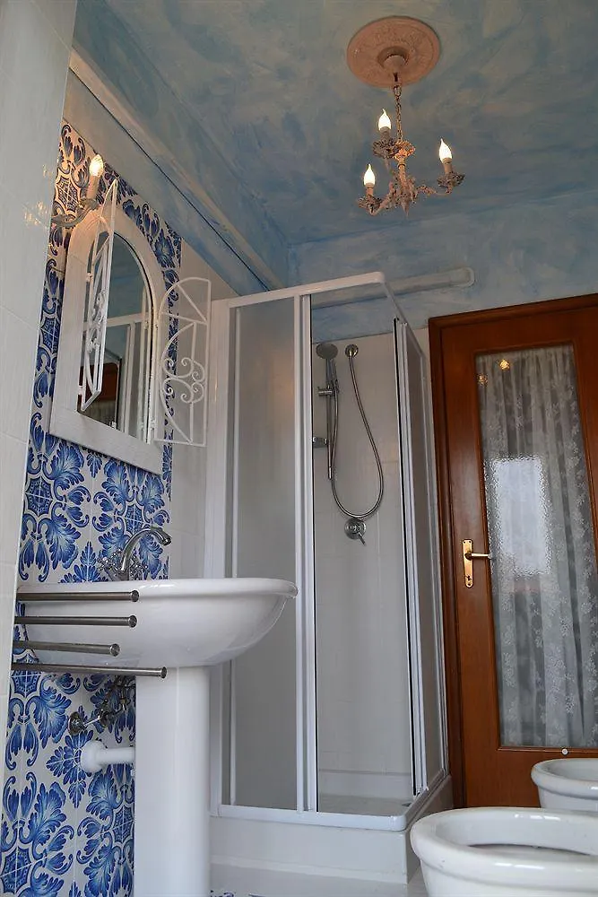 Relais De La Place Desenzano del Garda 0*,  Italia